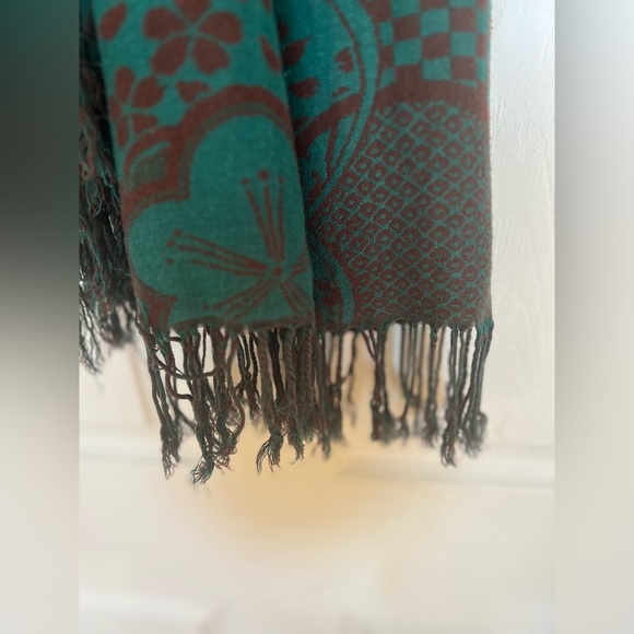 Green & Red Print Scarf - Picture 5 of 6